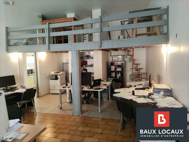 LOCATION LOCAL COMMERCIAL 42 m² SALON DE PROVENCE LOCATION LOCAL COMMERCIAL 42 m² SALON DE PROVENCE