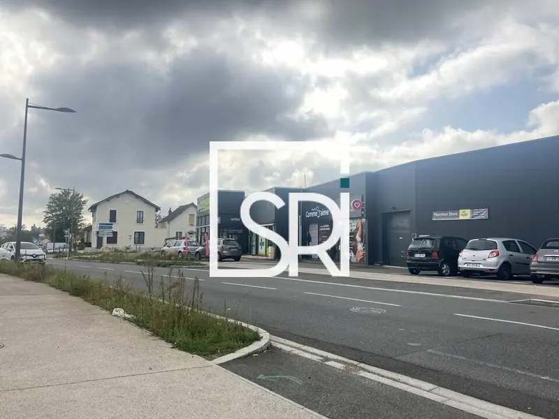 LOCATION LOCAL COMMERCIAL 270 M² - 03300 - CUSSET 