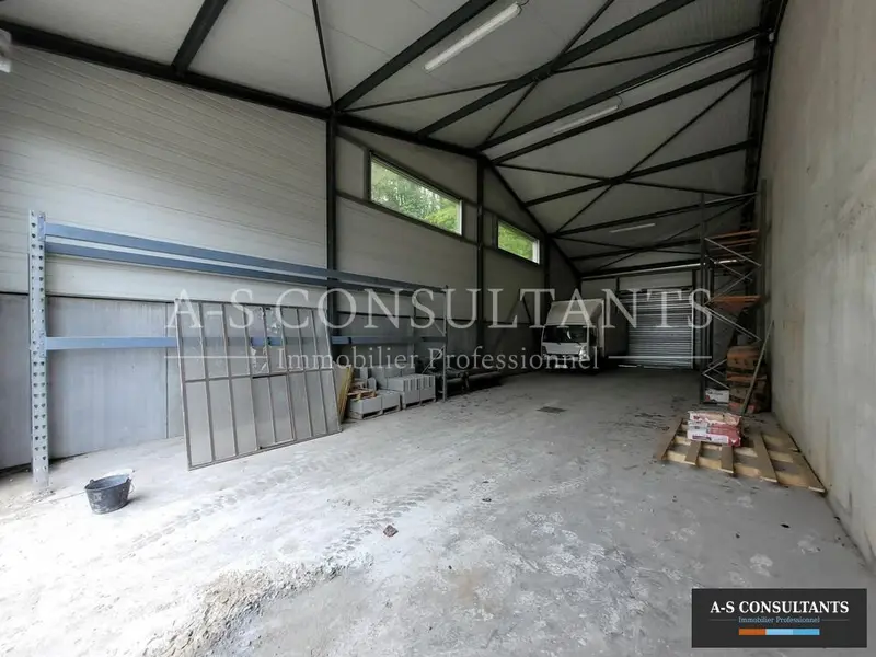 A louer Locaux d'activité 145m² Domarin