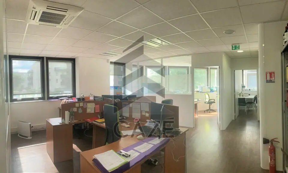 BUREAUX A LOUER - BRUGES - DISPONIBILITE IMMEDIATE