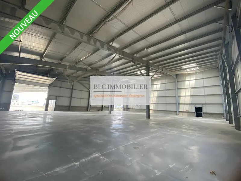 ENTREPOT A LOUER 2160 M² SUR UN TERRAIN DE 5 000 M² - FOS SUR MER