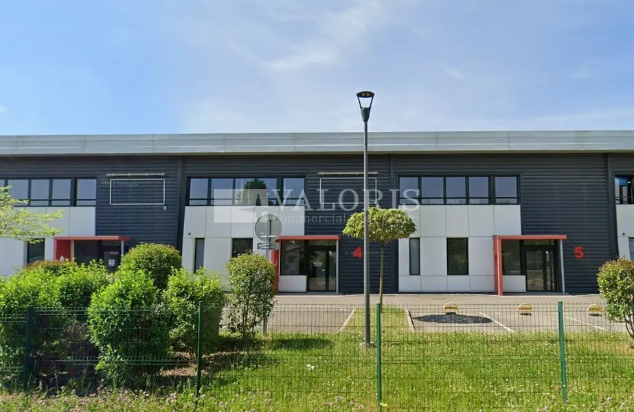 A louer Locaux d'activité 1136m² Saint-Quentin-Fallavier A louer Locaux d'activité 1136m² Saint-Quentin-Fallavier