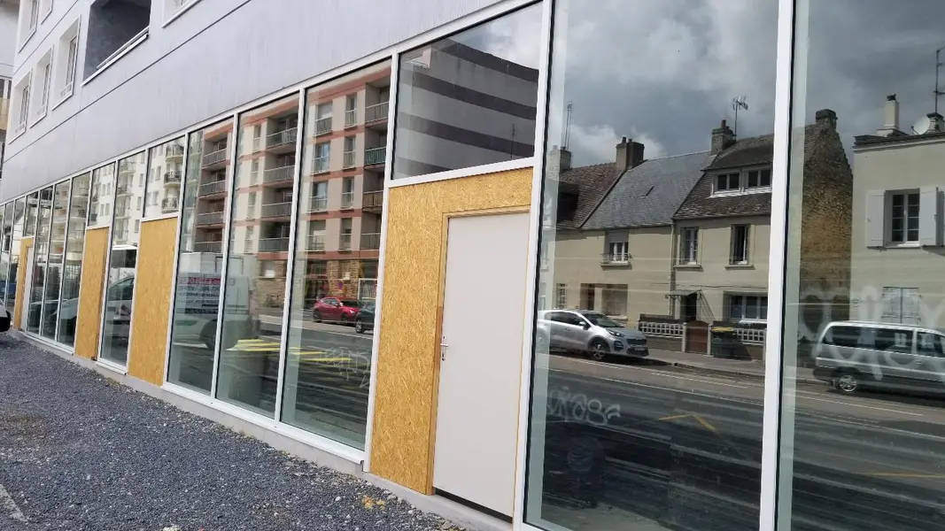 RIVE DROITE - AU SEIN D'UN IMMEUBLE NEUF. RIVE DROITE - AU SEIN D'UN IMMEUBLE NEUF.