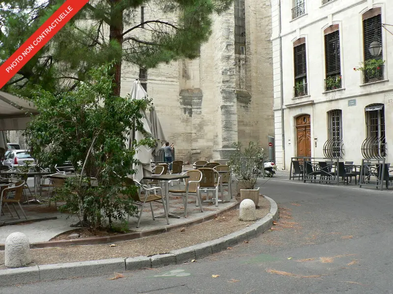 A vendre Local commercial  82m² Avignon
