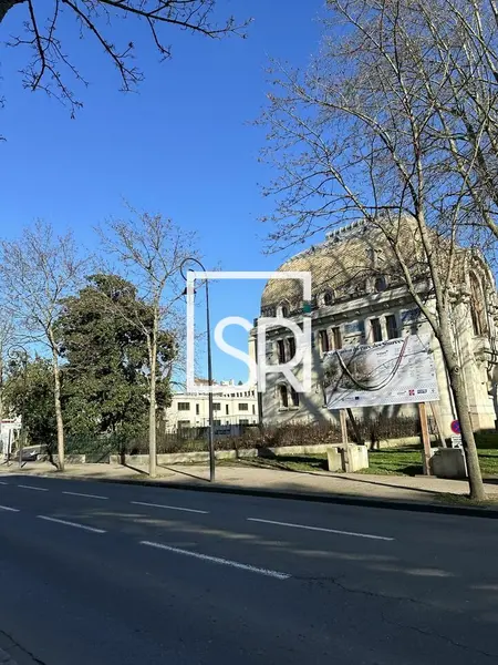 VENTE DROIT AU BAIL - LOCAL COMMERCIAL DE 600 M² - 03200  VICHY 
