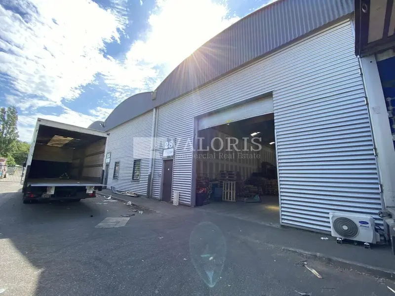 A louer Locaux d'activité 2670m² Saint-Priest