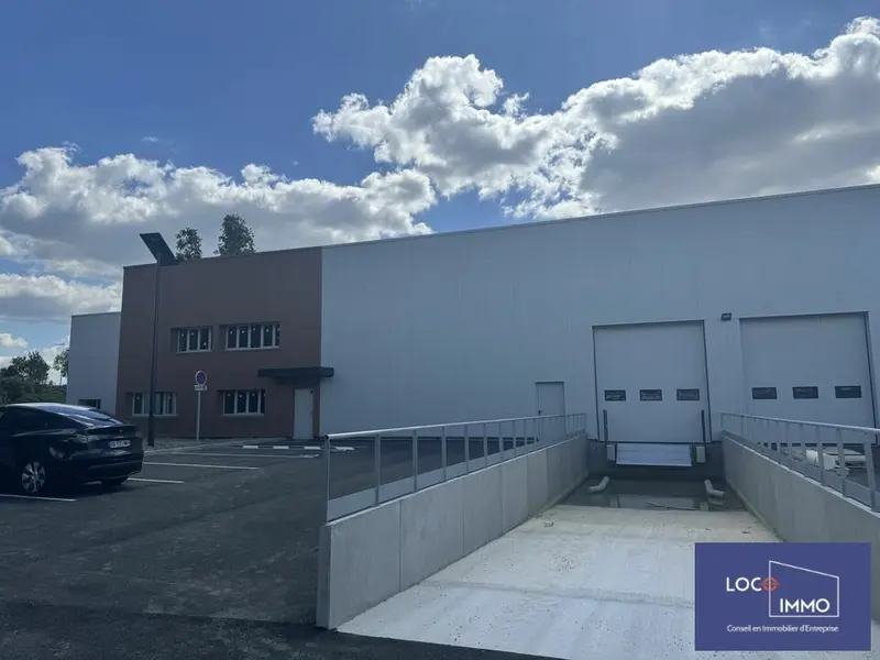 A louer Entrepôt 2100m² Carbon-Blanc