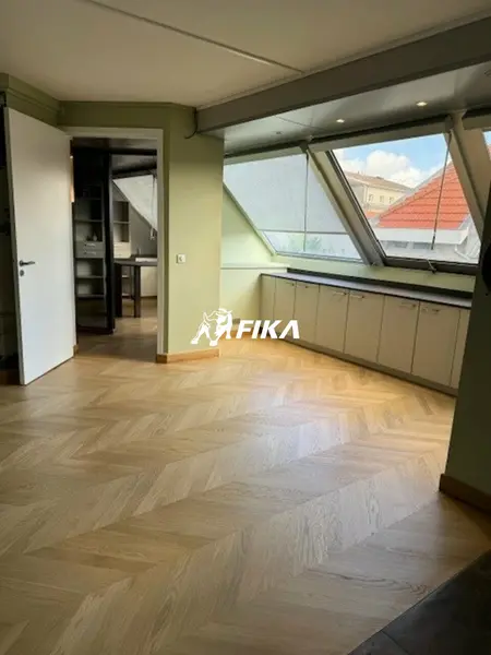 A VENDRE BUREAUX 115 m² - (33000) BORDEAUX