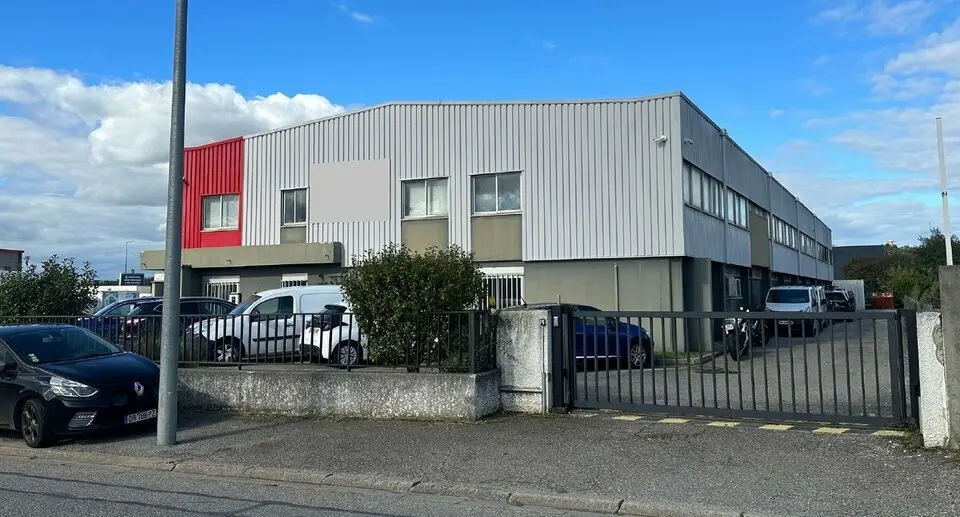 A louer Locaux d'activité 1051m² Chassieu