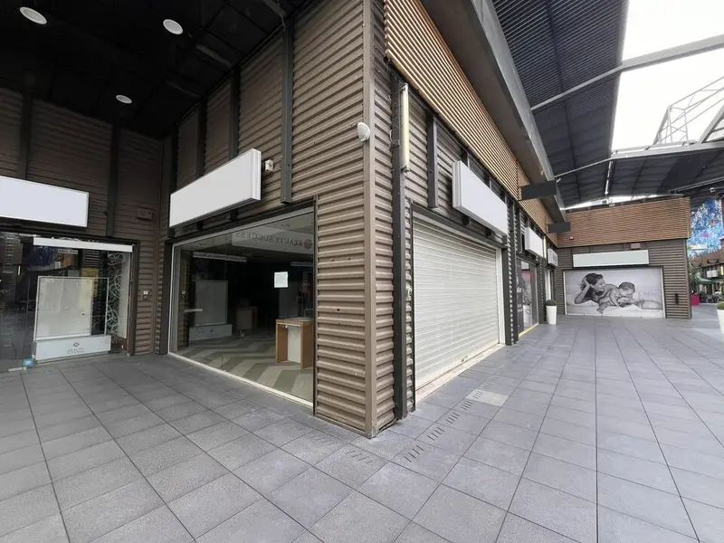 A louer Local commercial  1006m² Marseille 11