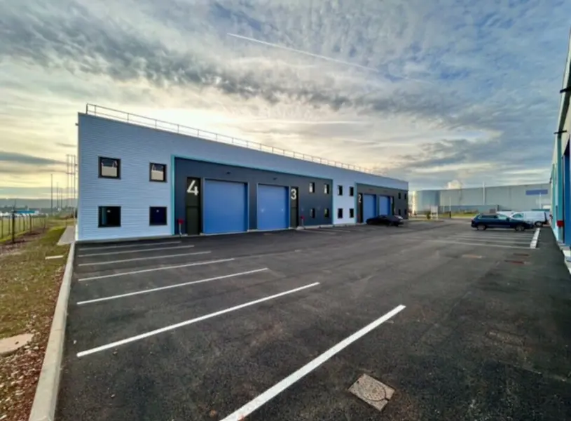 A louer Locaux d'activité 1765m² Saint-Vulbas