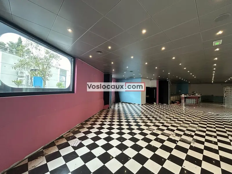 Local Commercial de 330 m² à louer à MOUGINS  Local Commercial de 330 m² à louer à MOUGINS