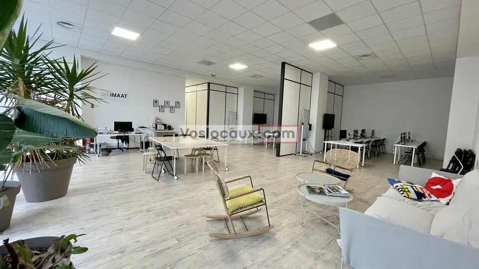A louer :   Bureaux de 200m² à SOPHIA-ANTIPOLIS - LES LUCIOLES