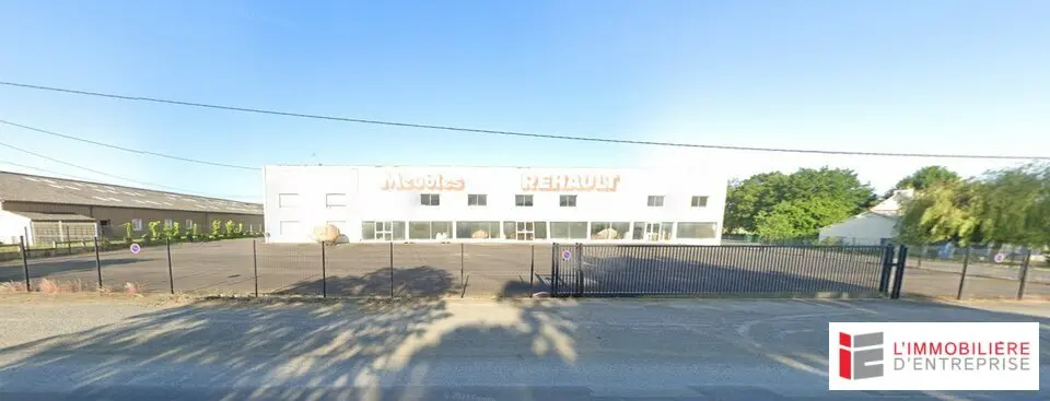 SAINT-DOMINEUC - LOCAL D'ACTIVITE/PROFESSIONNEL 2 000 M² A LOUER 