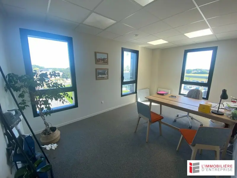LA RICHARDAIS : LOCATION BUREAU 16 M²