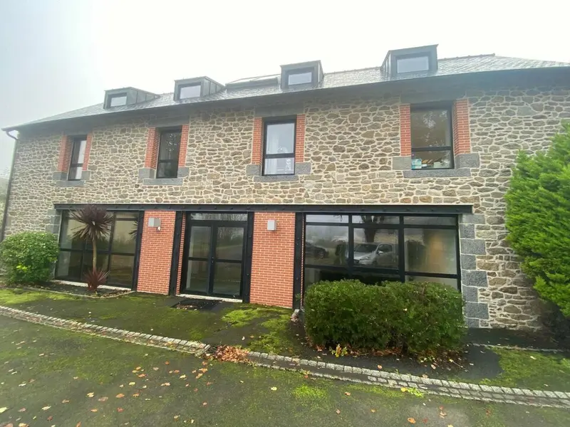 MINIAC MORVAN - BUREAUX A LOUER  - 102m²