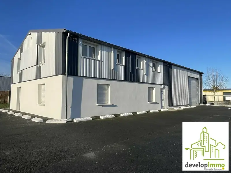A louer Bureaux 371m² Éterville