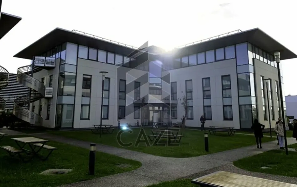 BUREAUX A LOUER LE HAILLAN