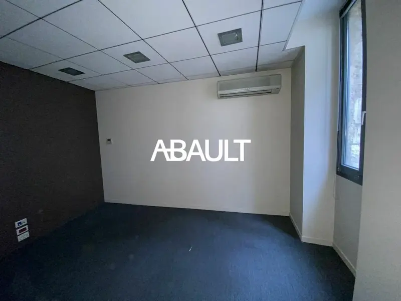 A VENDRE MURS LIBRES RDC 50 M² ENVIRON BORDEAUX CHARTRONS 