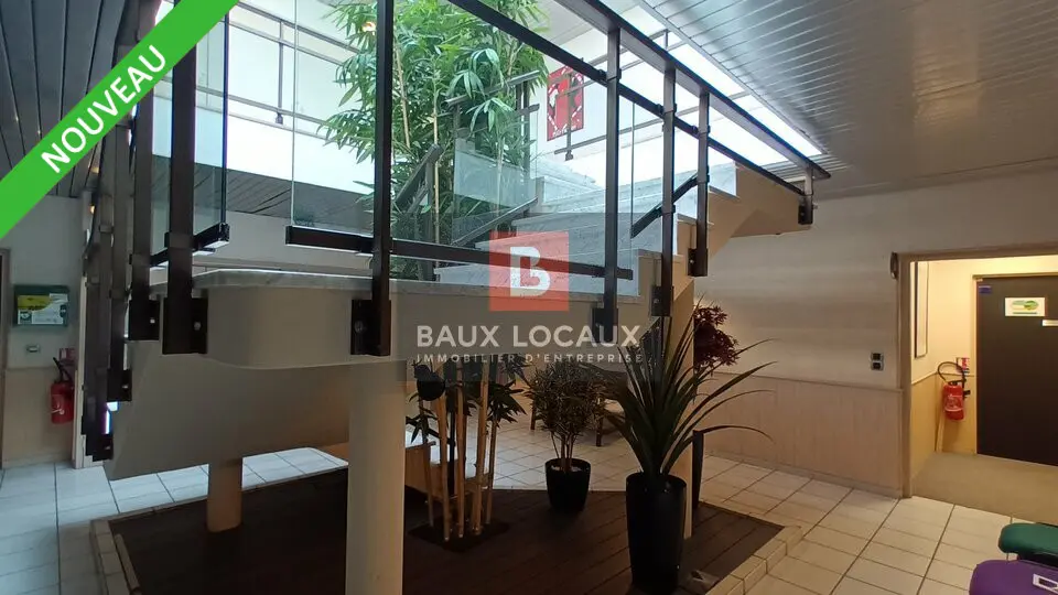 À Louer  Bureaux 75 m²  Orange