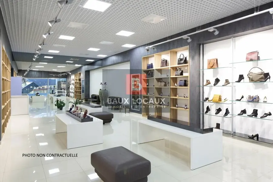 À LOUER  LOCAL COMMERCIAL D'EXCEPTION EN CUR DE VILLE DE CARPENTRAS