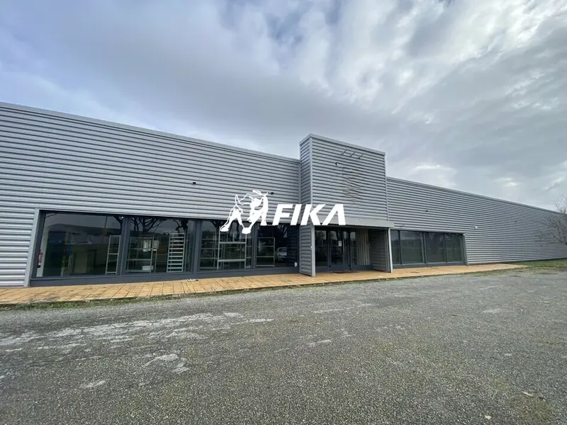 A VENDRE LOCAL D'ACTIVITÉ 1700 m² - (31860) PINS-JUSTARET