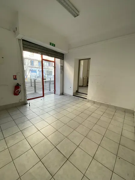 Local professionnel à louer 68 m2 Avenue Maréchal Foch 13004 Marseille