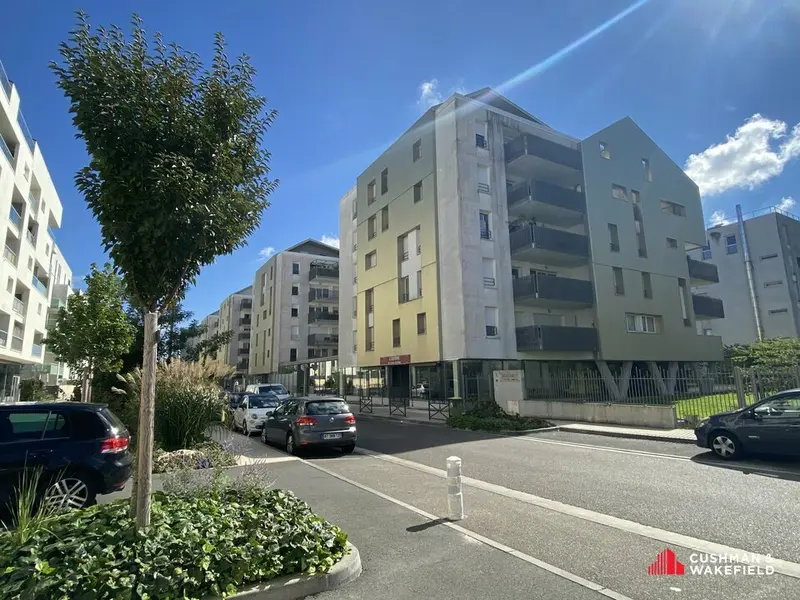 LOCAL COMMERCIAL RECENT  A LOUER TALENCE PEIXOTTO