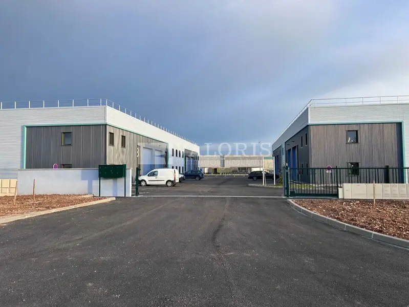 A louer Locaux d'activité 2046.08m² Saint-Vulbas