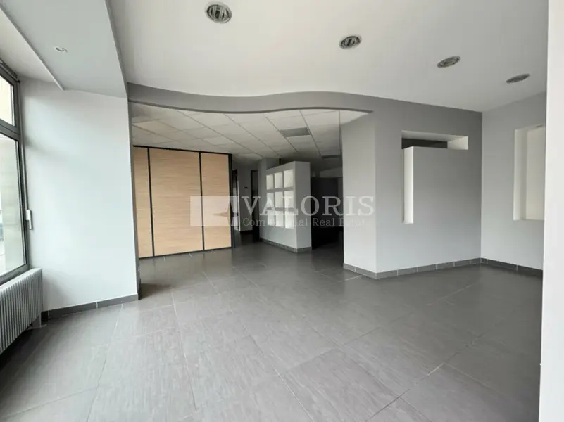 A louer Local commercial  178.7m² Saint-Priest