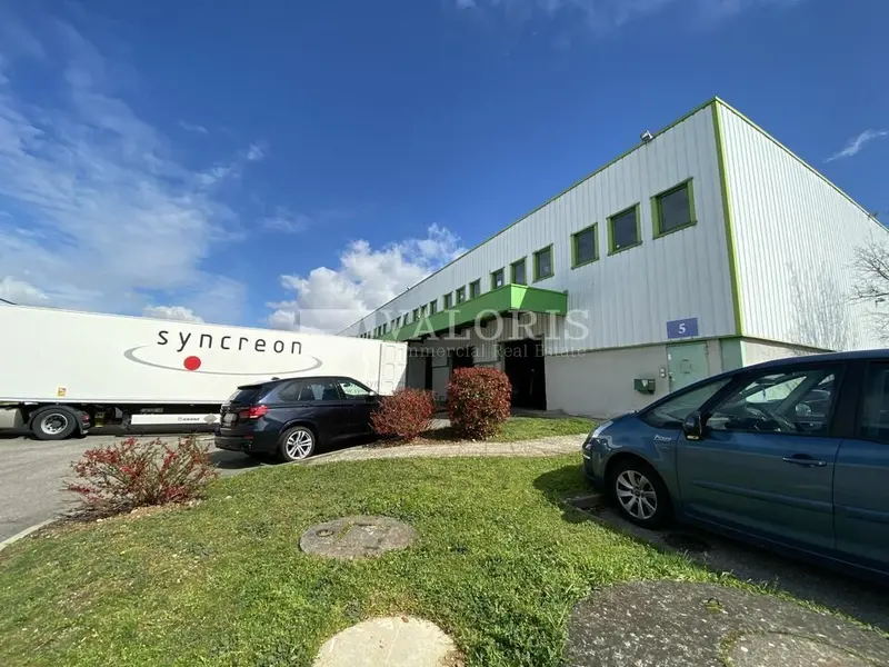 A louer Locaux d'activité 1199m² Genas
