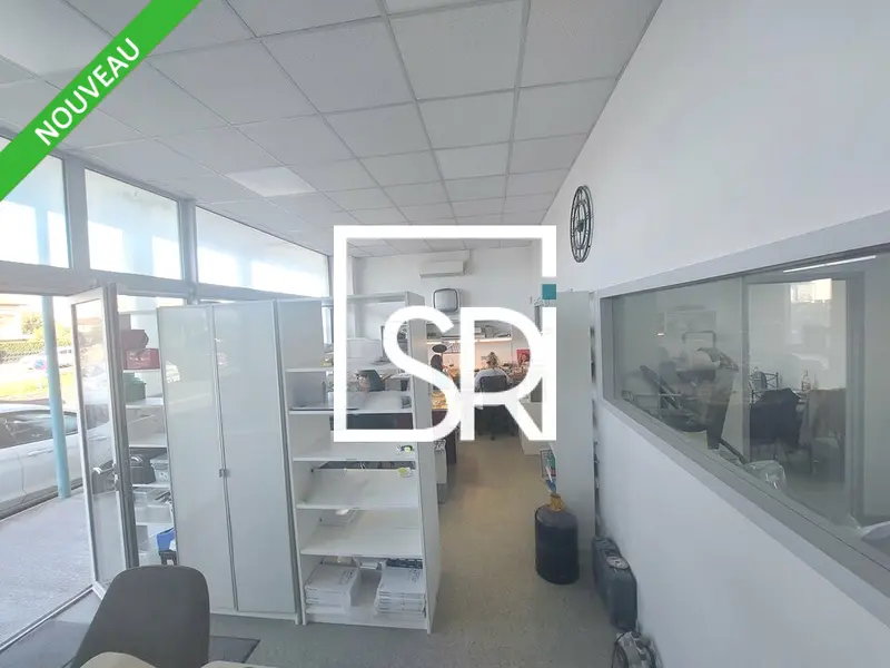 A vendre Bureaux 131.9m² Aulnat