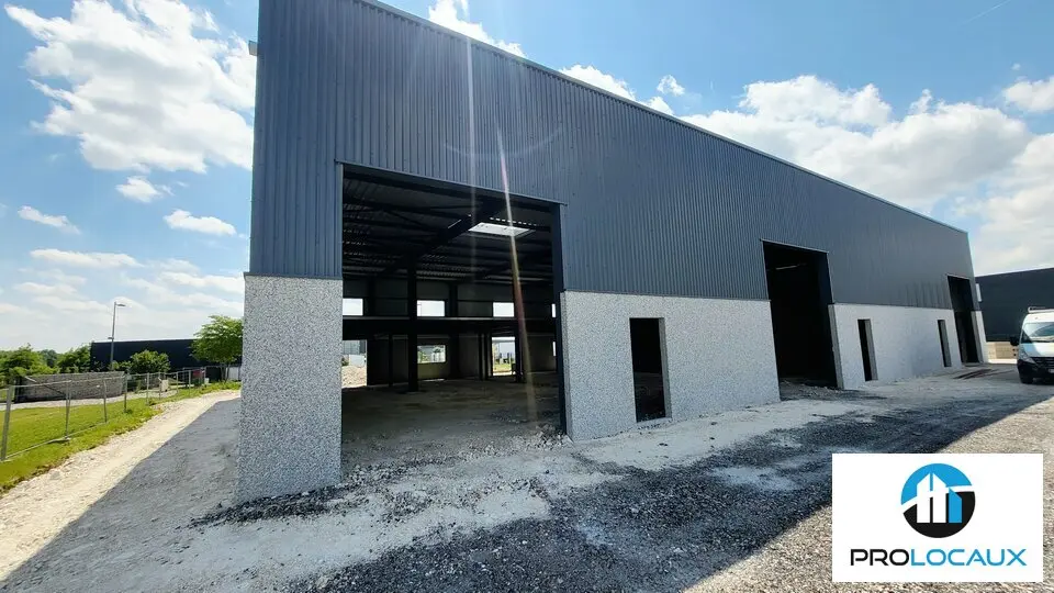 A louer Locaux d'activité 680m² Saint-Sauveur