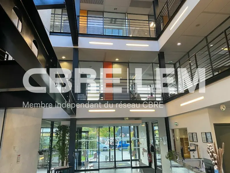 RARE - TRES BEL IMMEUBLE A VENDRE AU NORD DE CAEN.