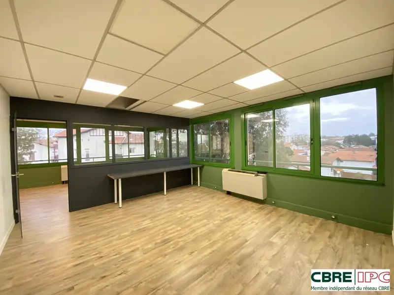 LOCATION - REF : 7727FD