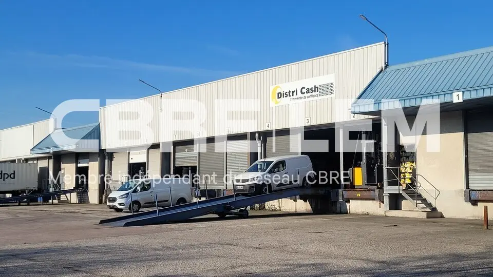 A louer Locaux d'activité 2000m² Saint-Étienne-du-Rouvray