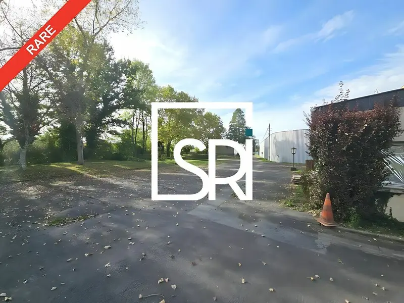 A vendre Entrepôt 2300m² Thiers