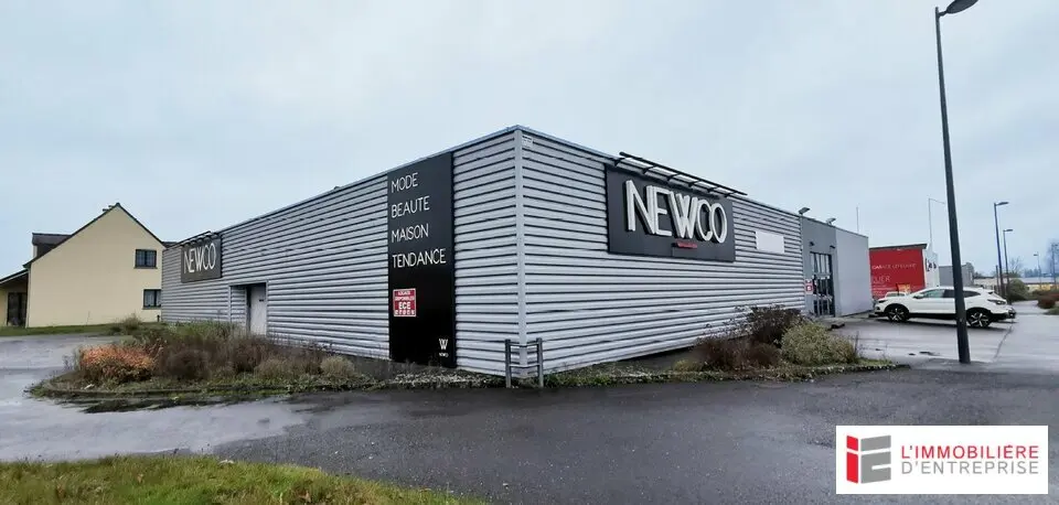 LOCAL COMMERCIAL 1000M² ZONE COMMERCIALE DE SAINT MEEN LE GRAND