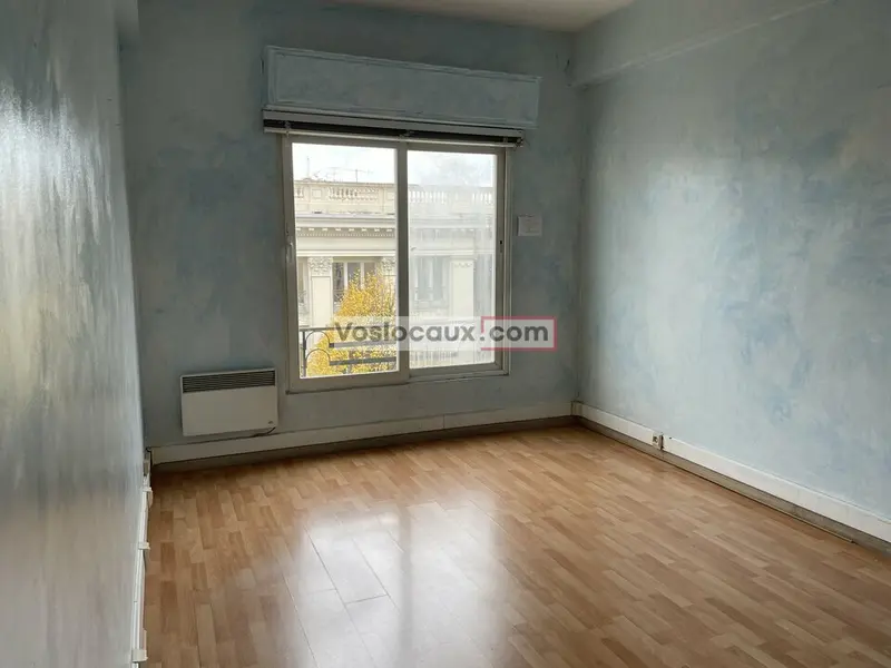 A louer Bureaux 82m² 