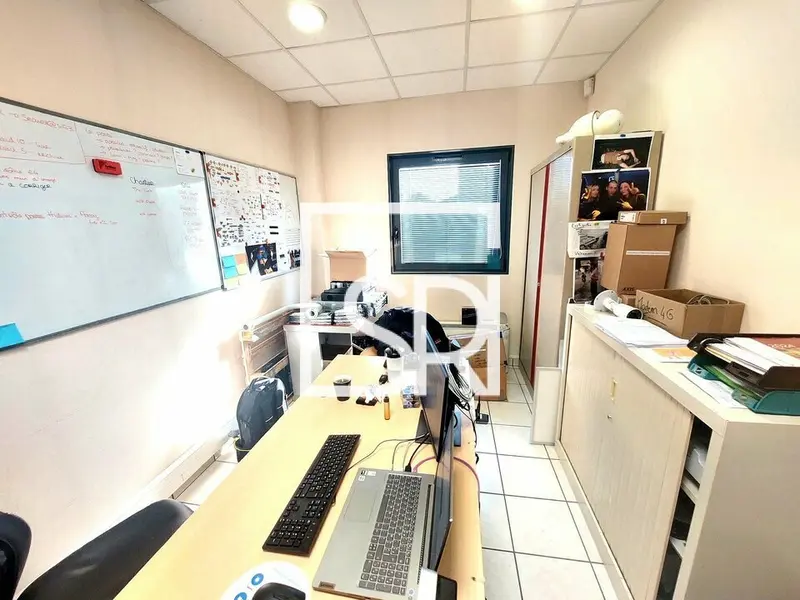 A louer Bureaux 335m² Aubière