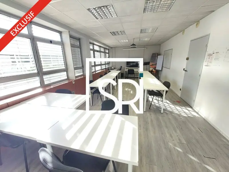 A vendre Bureaux 750m² Issoire