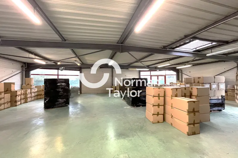 A vendre Locaux d'activité 850m² Montferrier-sur-Lez