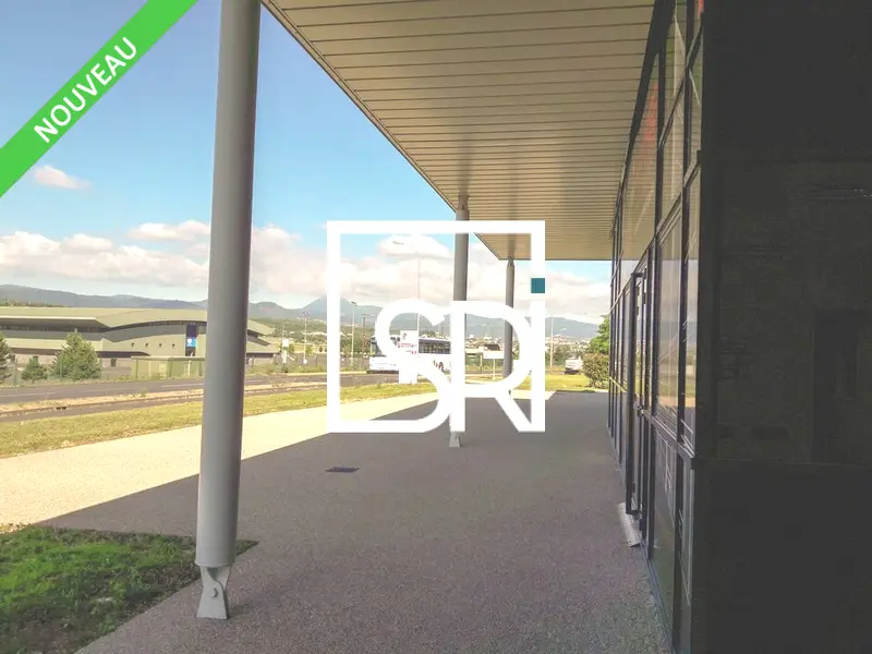 A louer Local commercial  81m² Cournon-d'Auvergne