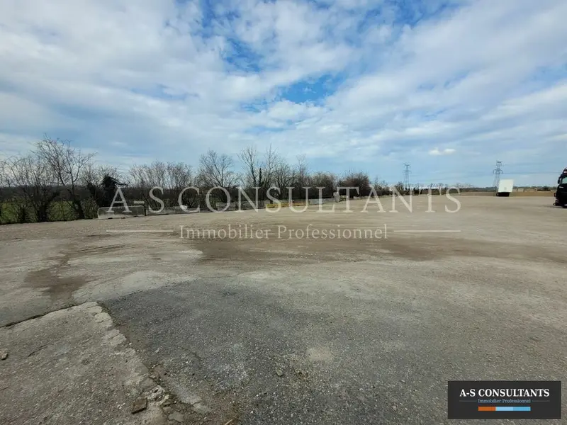 A louer Locaux d'activité 750m² Saint-Pierre-de-Chandieu