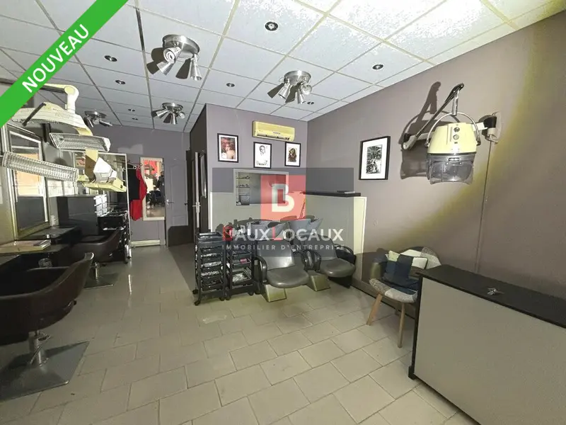LES ANGLES  LOCAL COMMERCIAL À LOUER  28 M²