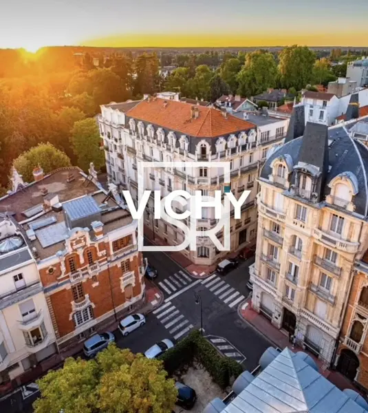 À VENDRE  FONDS DE COMMERCE EN PLEIN CUR DU TRIANGLE D'OR À VICHY   