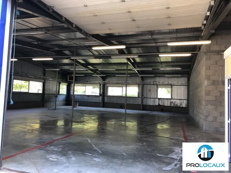 A louer Locaux d'activité 315m² Le Champ-près-Froges