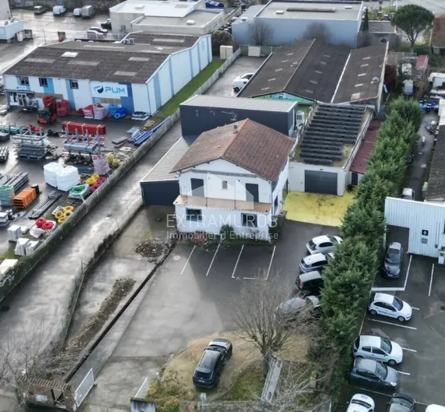 Rare : Local Mixte de 253m² à Brignais