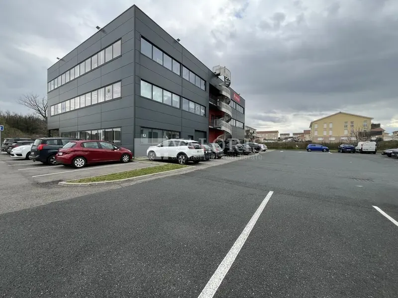 A louer Locaux d'activité 185m² Chasse-sur-Rhône