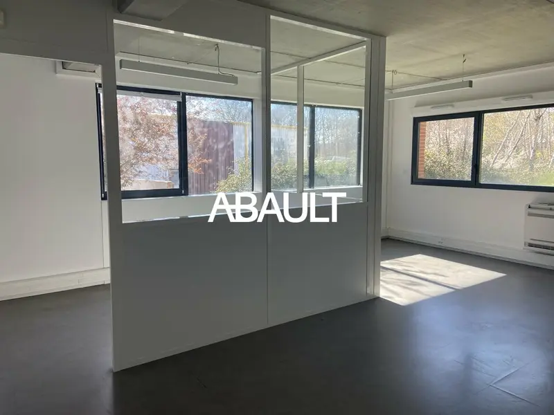 A LOUER BUREAUX EN RDC D ENVIRON 278M²